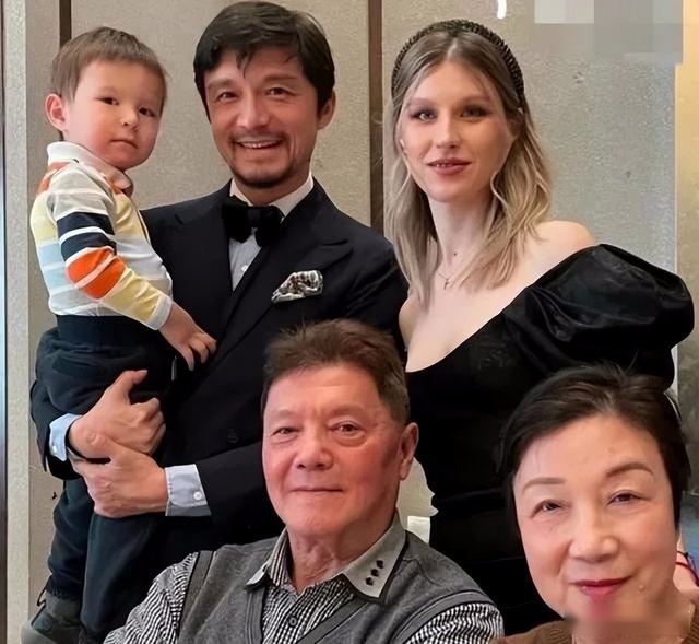 和男足名宿谢晖结婚7年，离婚后的名模佟晨洁能拿到多少补偿？