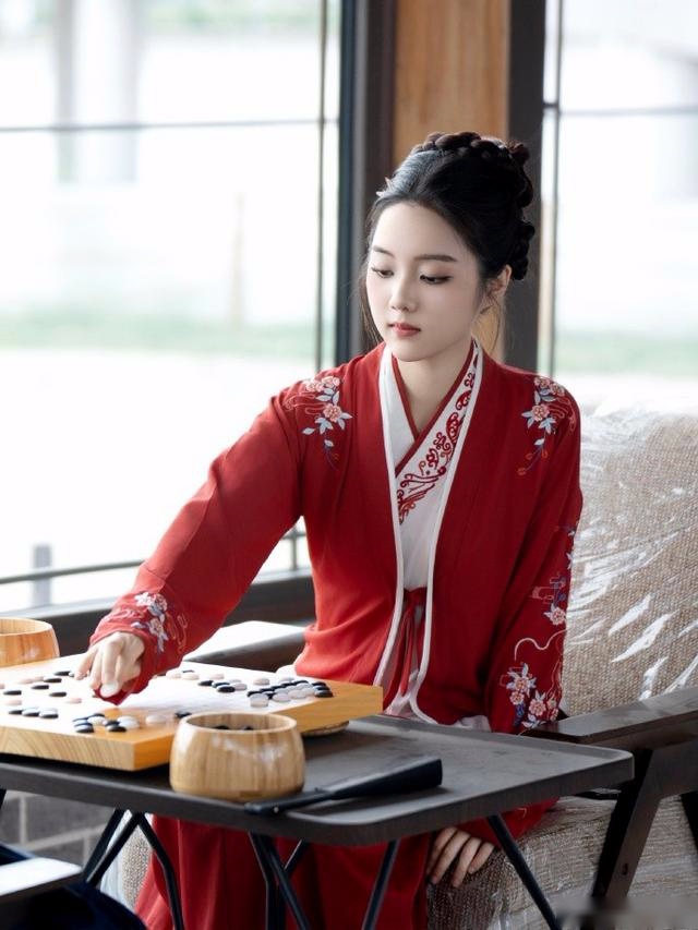 “围棋甜心”俞俐均：围棋收入不稳定，晚上要做游戏主播赚钱 (https://www.olegood.com/) 体育 第5张