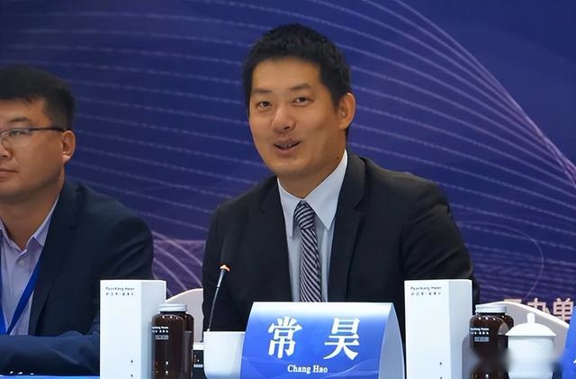 不顾母亲反对，娶了离婚还大自己8岁的师姑，常昊张璇现状如何？