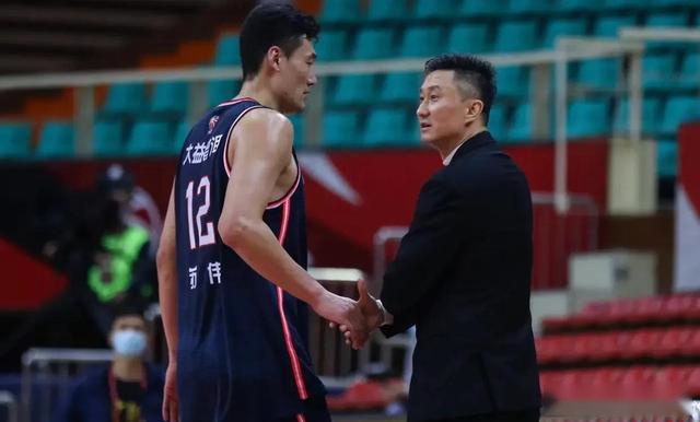 重罚苏伟！伸黑脚使坏赵继伟，与杨鸣激烈对骂，杜锋赛后只字不提