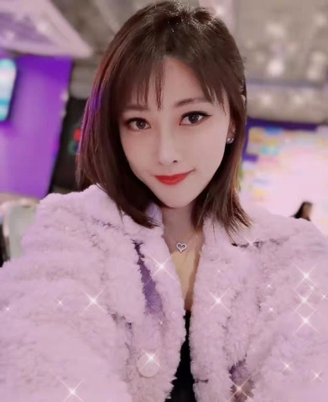 8场丢16球却力压王大雷首发，14年生涯，颜骏凌赚到多少薪水？