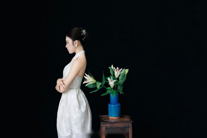 吴艳妮晒组图美照：常见中秋月，小妮子祝大家中秋快乐 (https://www.olegood.com/) 体育 第1张