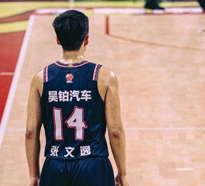 广东92-105青岛遭四坏消息！张文逸李文昊没法看，内线隐患太大！ (http://www.armanice.com/) 体育 第1张