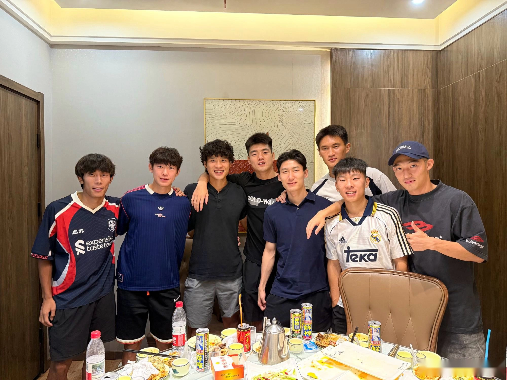 老队友大聚会，陕西vs重庆赛后双方国安青训8人重聚