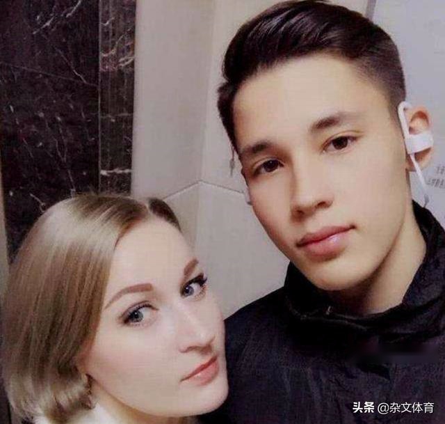 混血球员进CBA一队！在U19男篮展露天赋，继承父母颜值