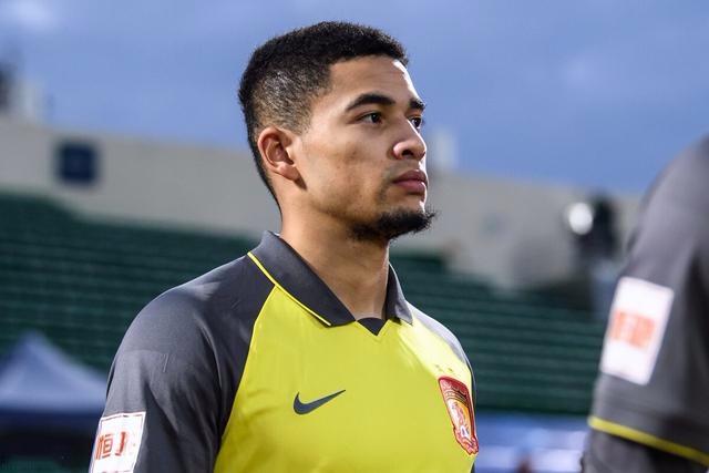 4消息！杨立瑜讨薪韦世豪留洋，归化球员拒绝出战，足协损招频出