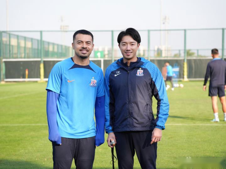 申花助教蔡惠强晒与李可合影：也算是执教过枪手球员的教练了 (http://www.xuexiaoyu.cn/) abs 第1张