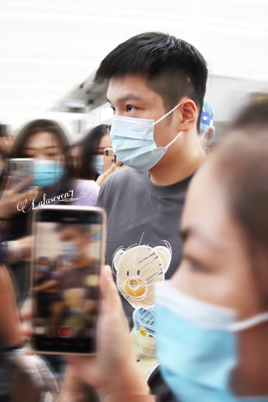 樊振东发声明：场外是普通人 恳请不要送机追拍