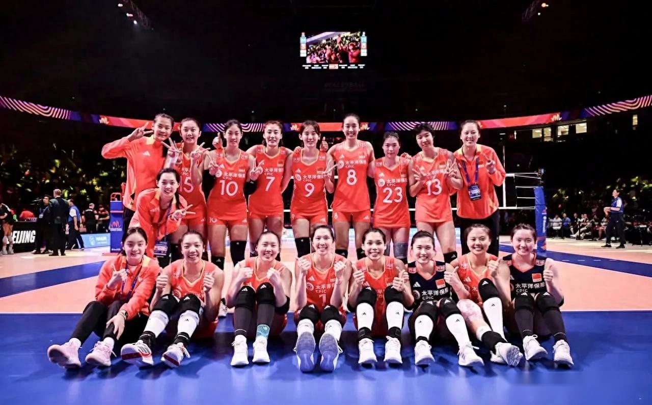 新女排首张胜利合影、中比战观众破3千，中国女排收2.56分世界第4 (http://www.armanice.com/) 体育 第1张