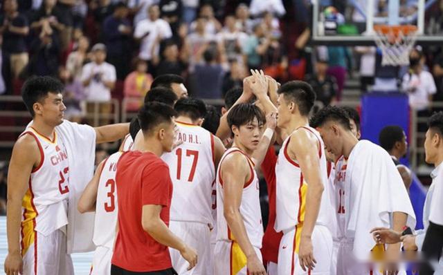 外形不输杨鸣的CBA天才！背井离乡来到广东打球，女友有神秘感