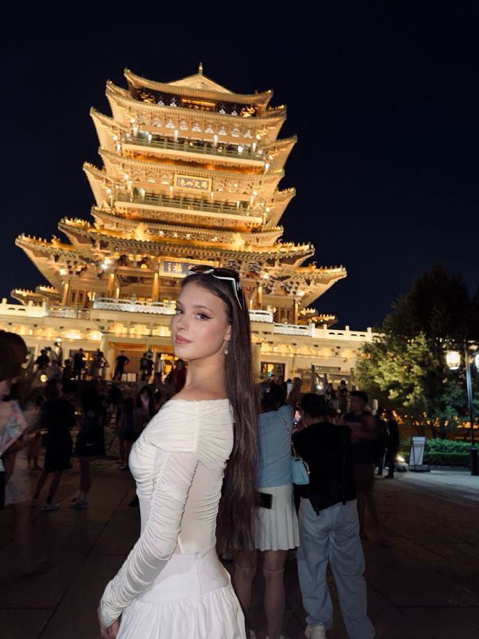 太美了，奥运冠军谢尔巴科娃打卡济南趵突泉 (http://www.zjmmc.cn/) hsti 第3张