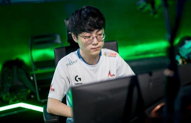 韩网热议“lol历史第2中单”：必须是Rookie！showmaker就算了吧