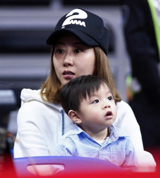 为朱芳雨生下孩子，离婚的胡美拿到多少补偿？朱总这事办的不霸气