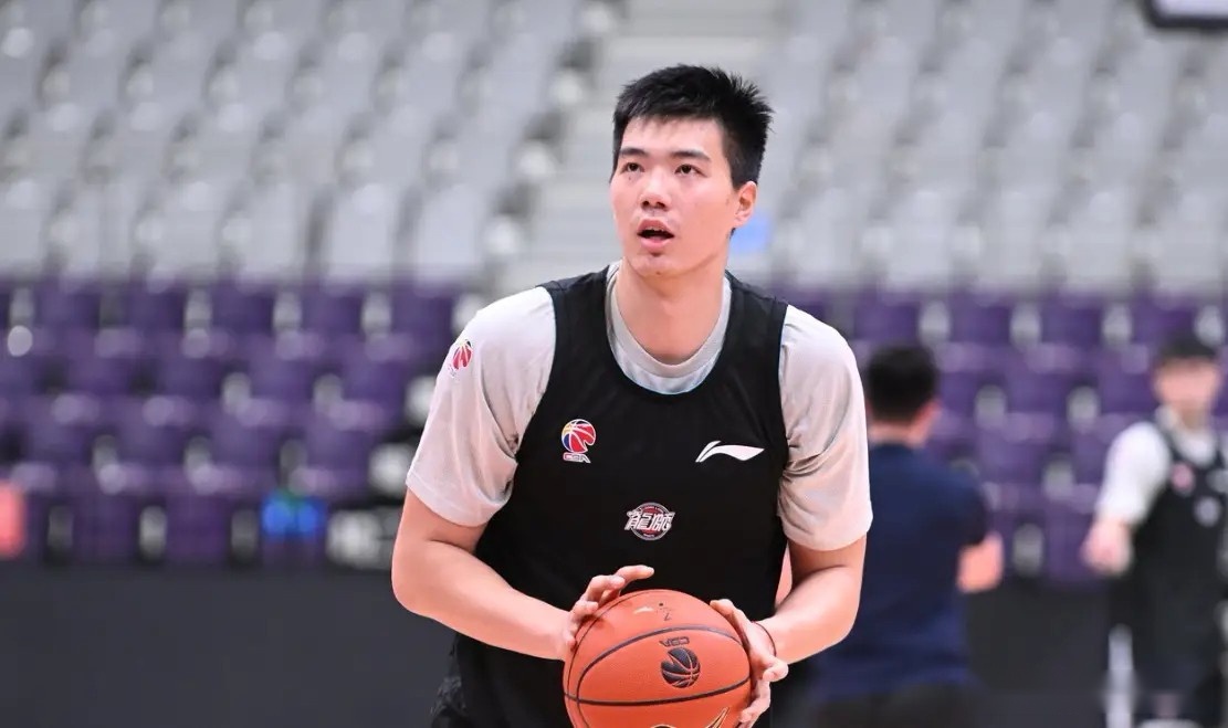 广东92-105青岛遭四坏消息！张文逸李文昊没法看，内线隐患太大！ (http://www.armanice.com/) 体育 第3张