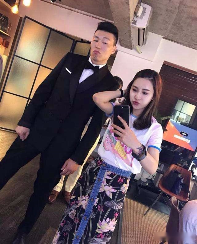 CBA“詹姆斯”状态提升！年薪千万元值吗？解释“踢裆”犯规