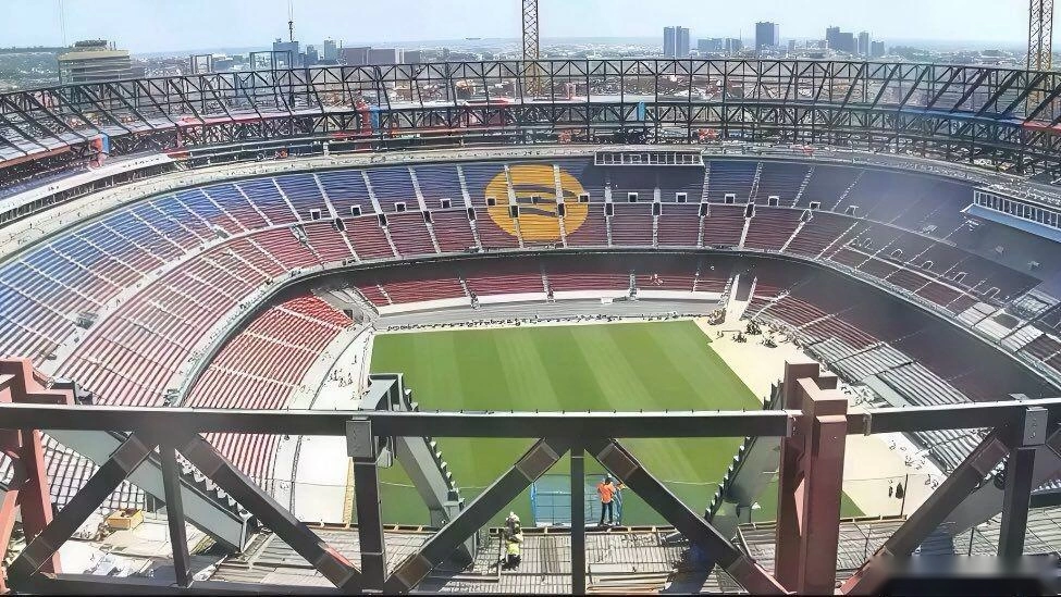 每体：诺坎普球场改建工程进展显著，巴萨争取9月中旬重返