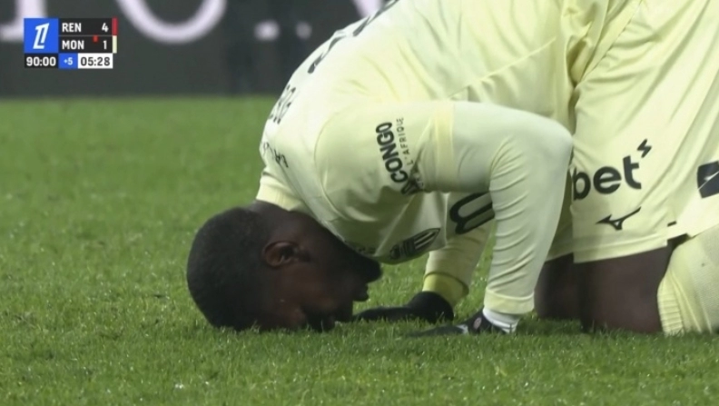 博格巴时隔811天重返赛场 终场哨后直接跪在球场上