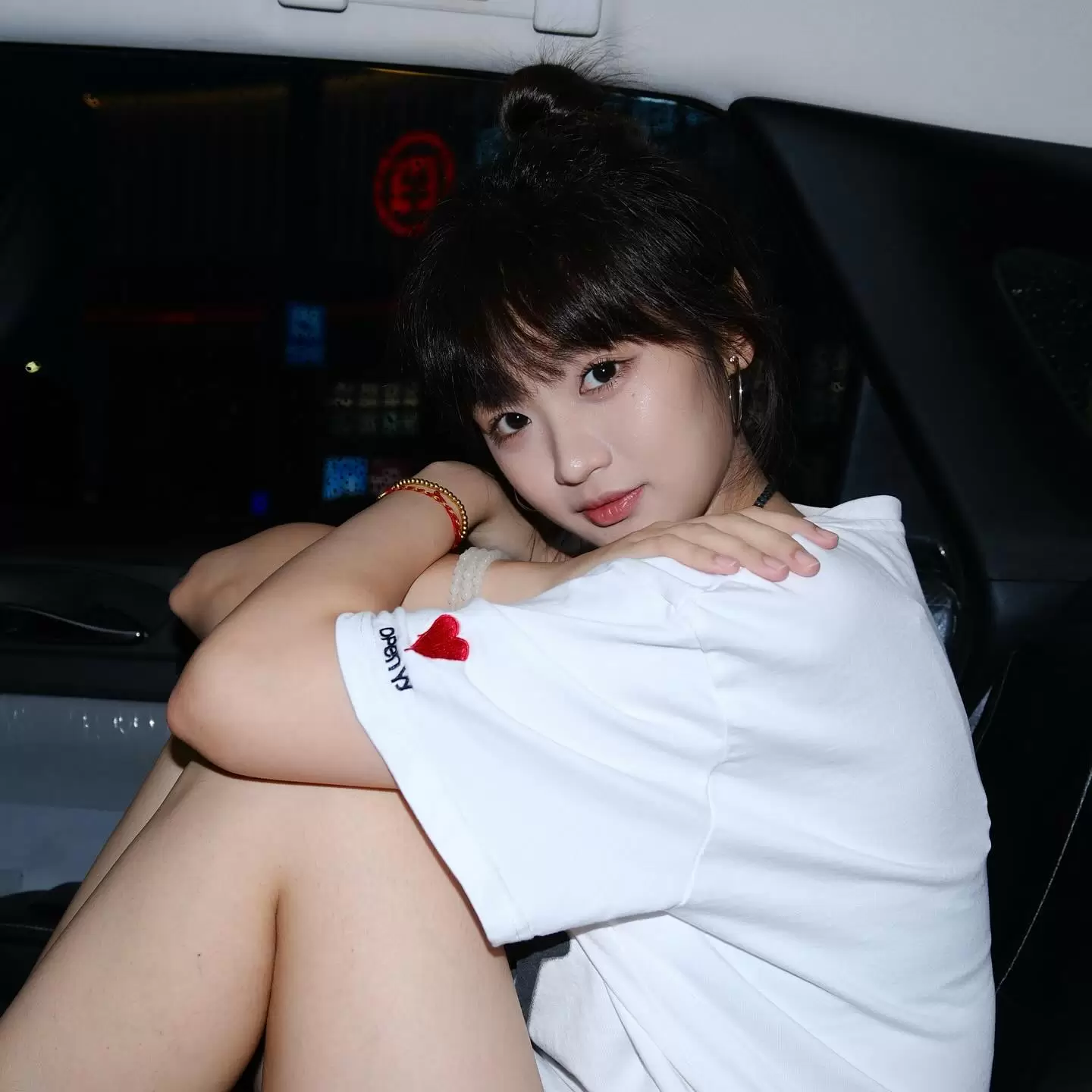 杨瀚森绯闻女友晒出约基奇中国行照片，杨瀚森第一时间点赞