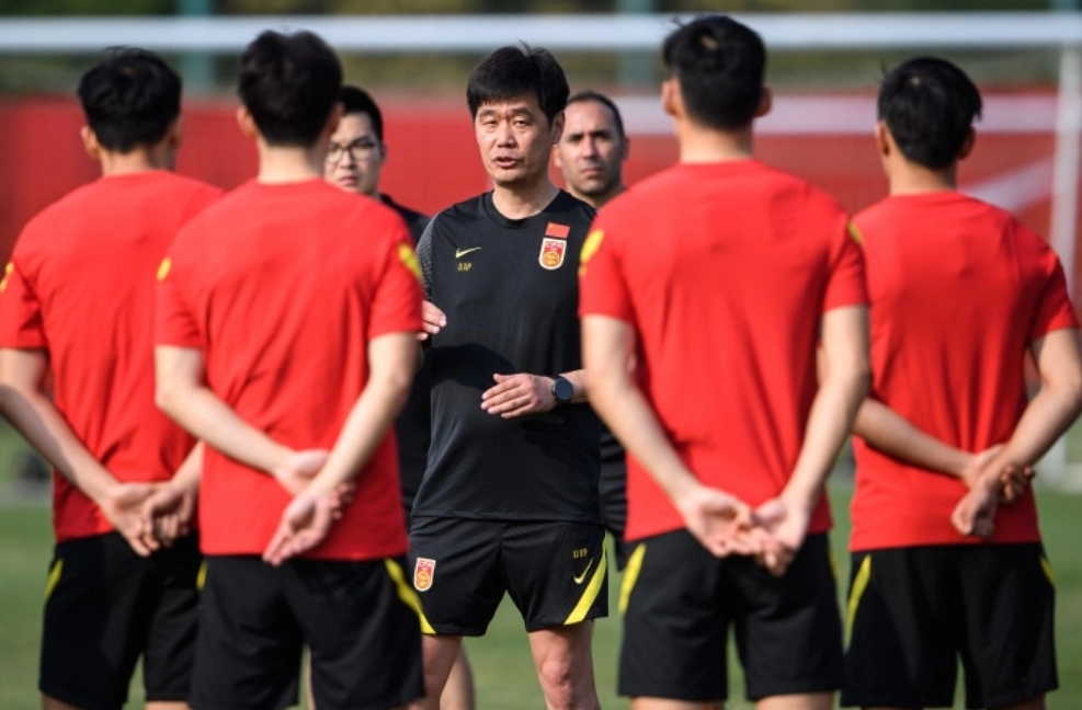 本土教练四选一?媒体人:据说李霄鹏也进入国足选帅候选 本土教练四选一?媒体人:据说李霄鹏也进入国足选帅候选