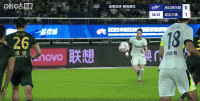 第39分钟，定位球机会，乱战中绍尔打门折射入网，三镇客场1-0领先