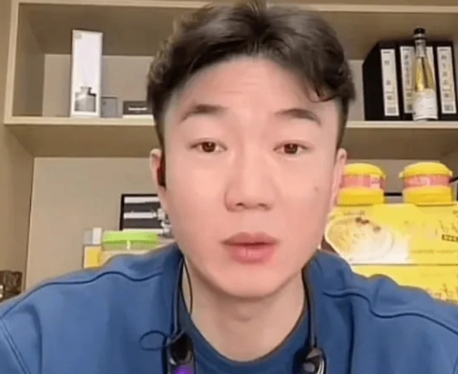 媒体人:戴琳借钱套路大同小异 都是看他直播后加了微信 媒体人:戴琳借钱套路大同小异 都是看他直播后加了微信