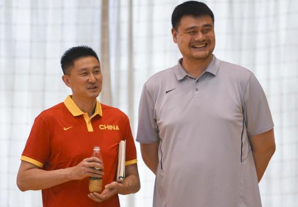 杜锋损失惨重!1人主动放弃,8人官宣离队中国男篮遭遇空前打击