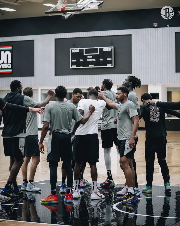 三巨头即将合体篮网官方晒欧文杜兰特训练合照