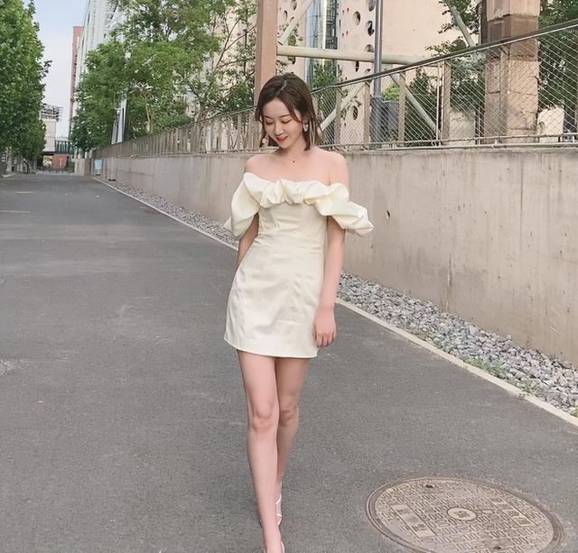 美女主播裴优晒出长腿照朦胧风格妩媚十足气质完全不输金佳悦