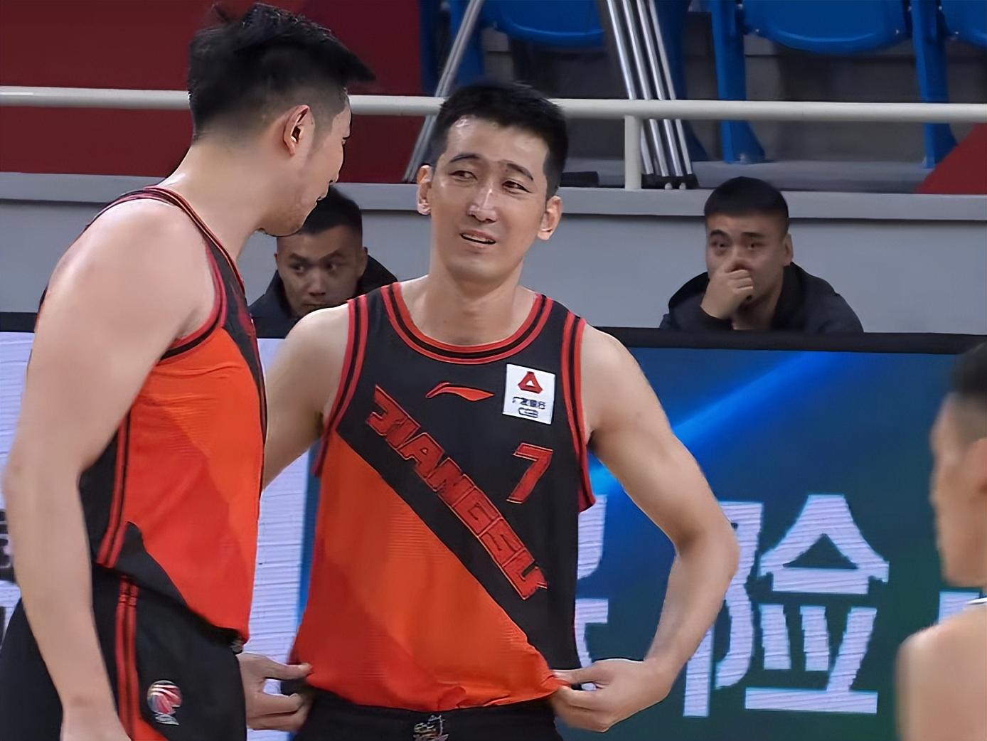 全场0分6失误刘志轩连续2场0分真老了李楠还会给他机会吗